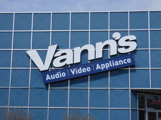 Vanns sign Vann's to close stores in Missoula and Hamilton